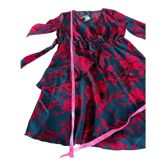 Red and black faux wrap dress with pendant, size L, new with tags - Picture 6 of 12